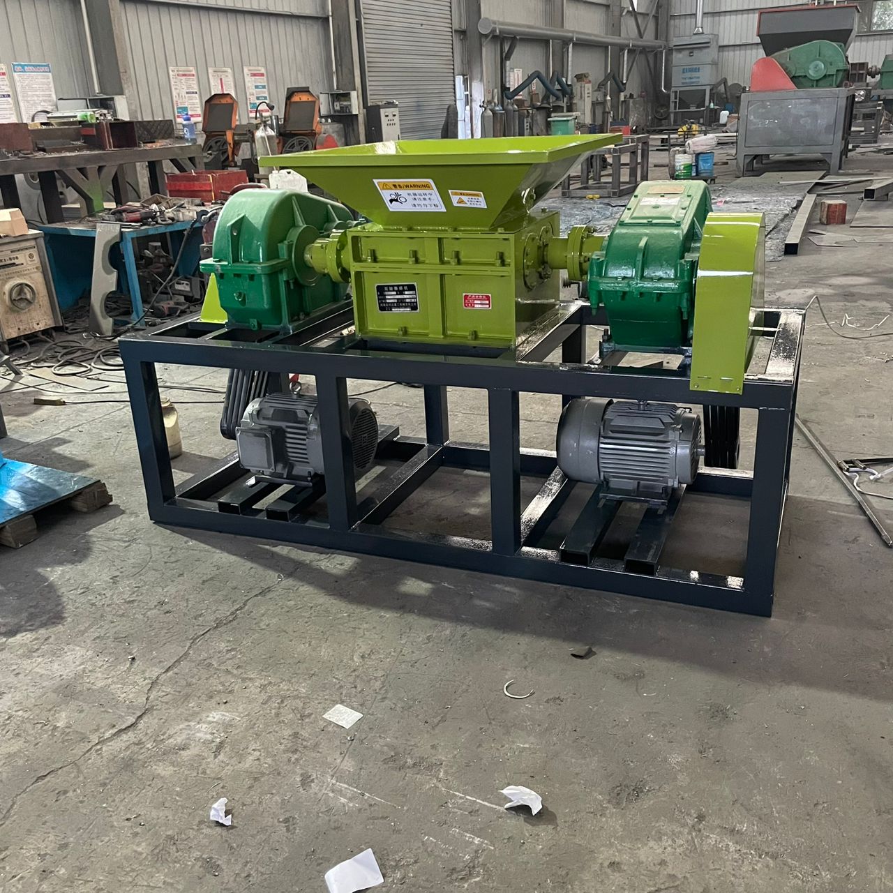 Model SSJ 300 High-Torque Slow-Speed Double-Shaft Shredder