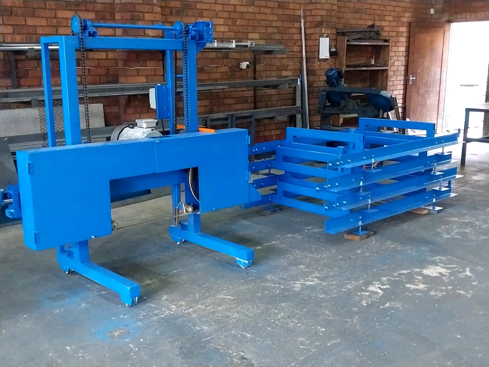 Manual Portable Band Sawmill – On-Site Log Processing thumbnail 2