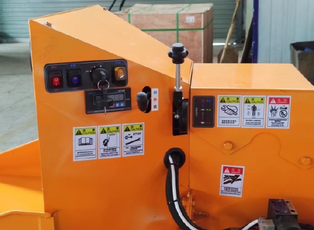 130 mm Hydraulic Feed Wood Chipper | 32 HP Diesel | Professional Branch Chipper thumbnail 4