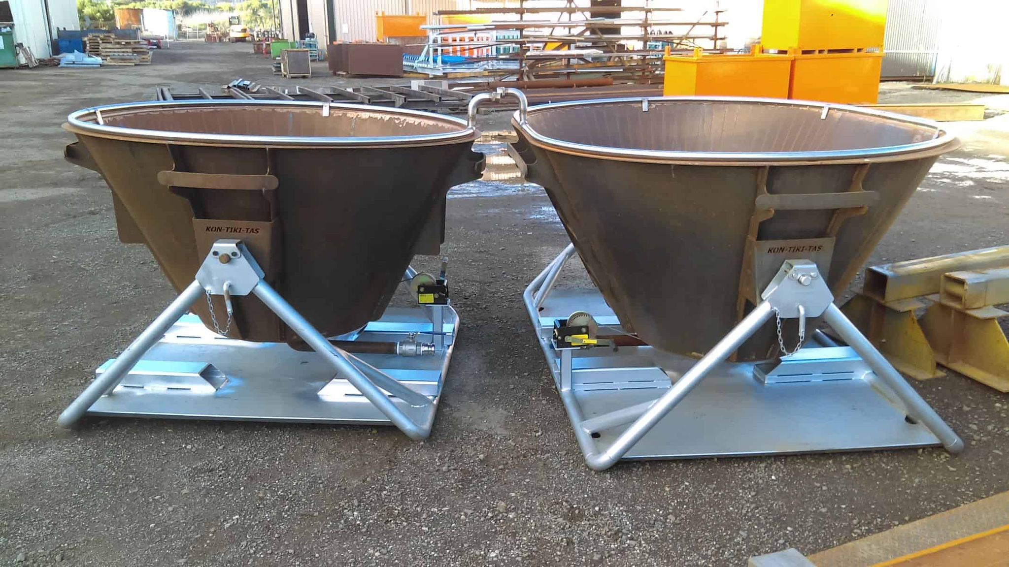 Kontiki on swivel dor dumping